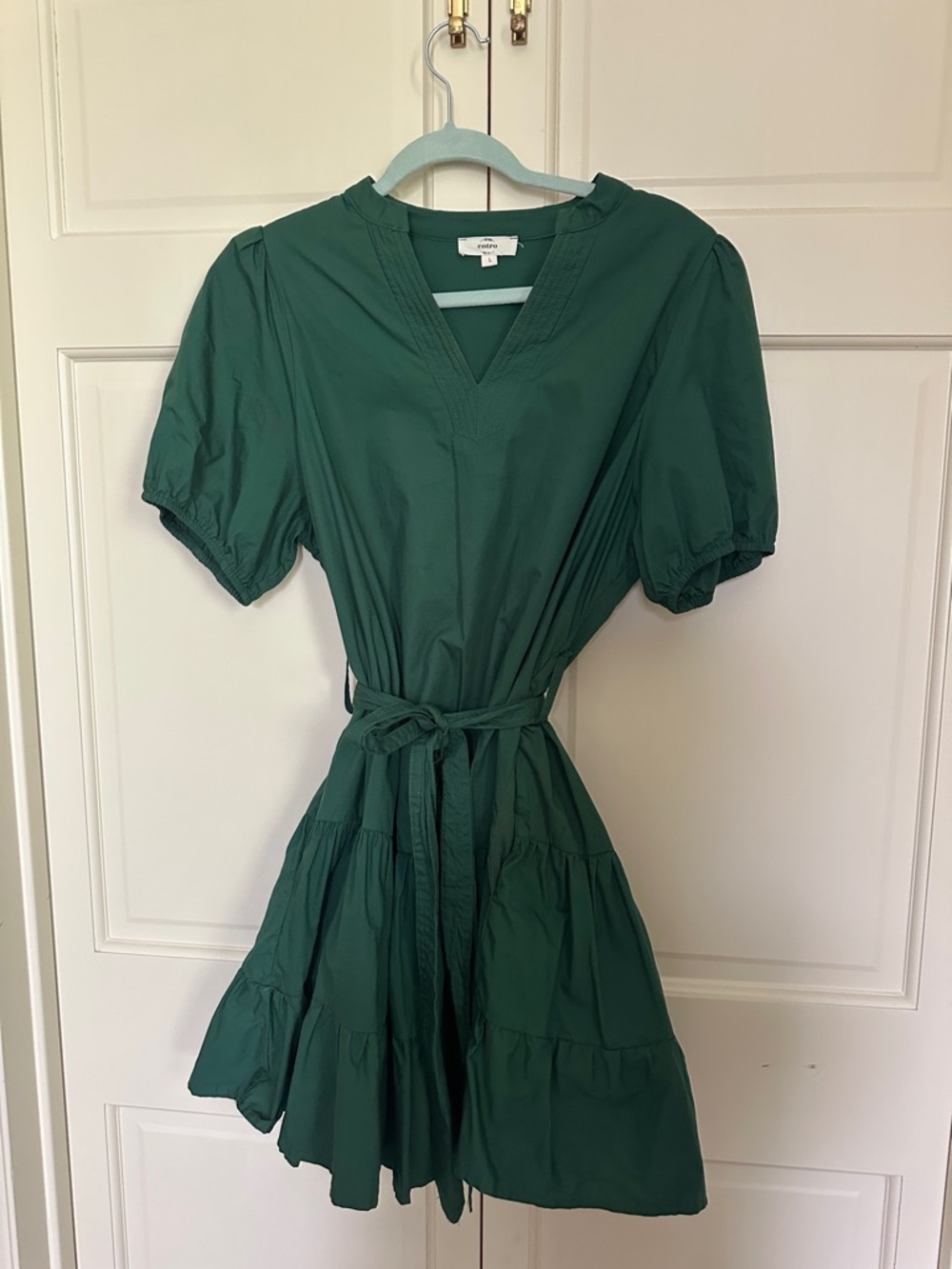 entro Dark Green V‑Neck Puff Sleeve Tiered Mini Dress